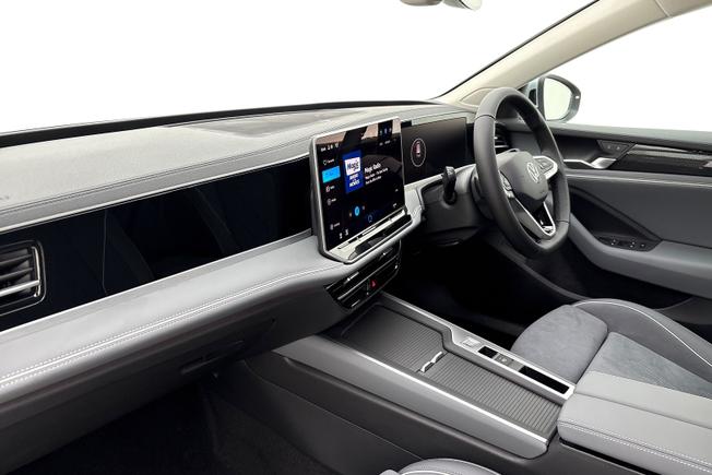 VOLKSWAGEN Passat Photo 2