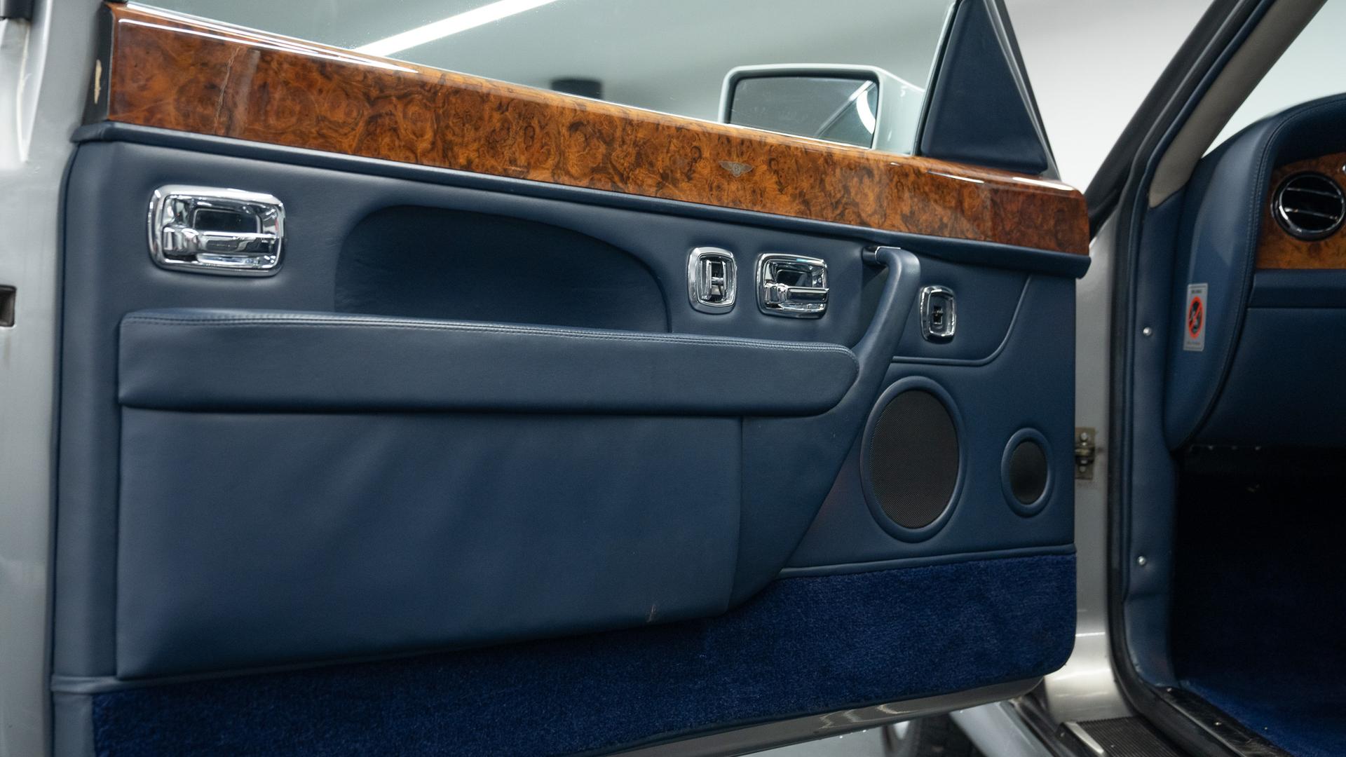 Bentley Continental Photo 1e5892bc-7e31-472f-b85d-0b4b0e2c194d.jpg