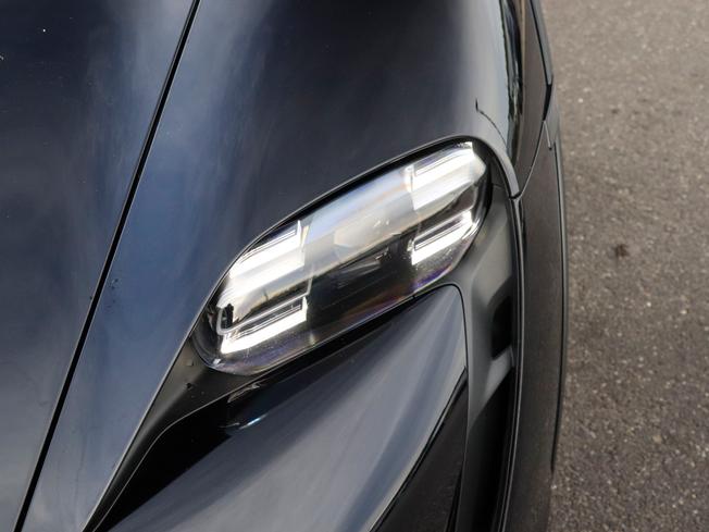 PORSCHE Taycan Photo 9