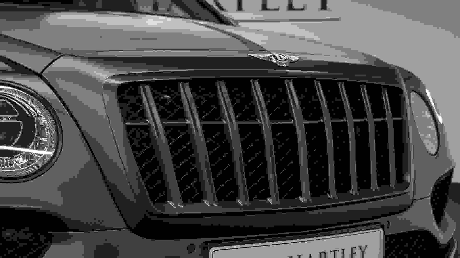 Bentley Bentayga V8 Centenary Edition Photo 1e7de2b0-caaa-480a-9bfc-c5626505f5ed.jpg