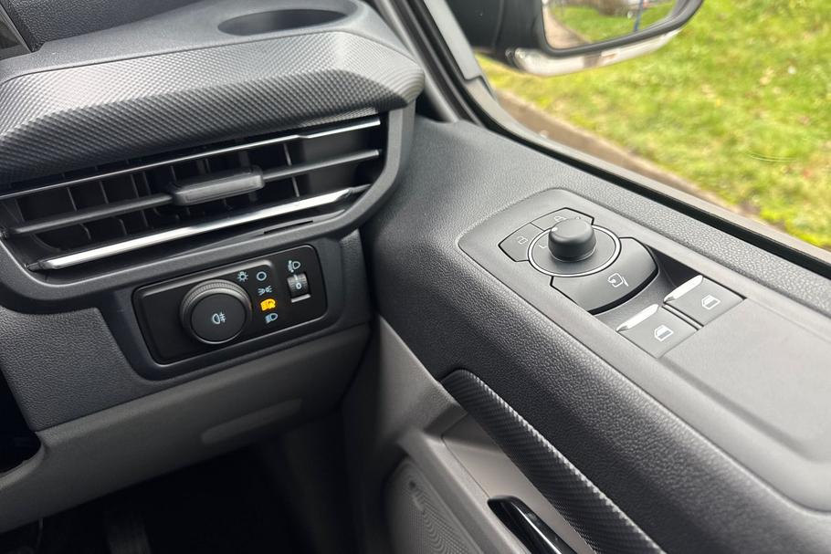 Used Ford TRANSIT CUSTOM 25/N144749 19