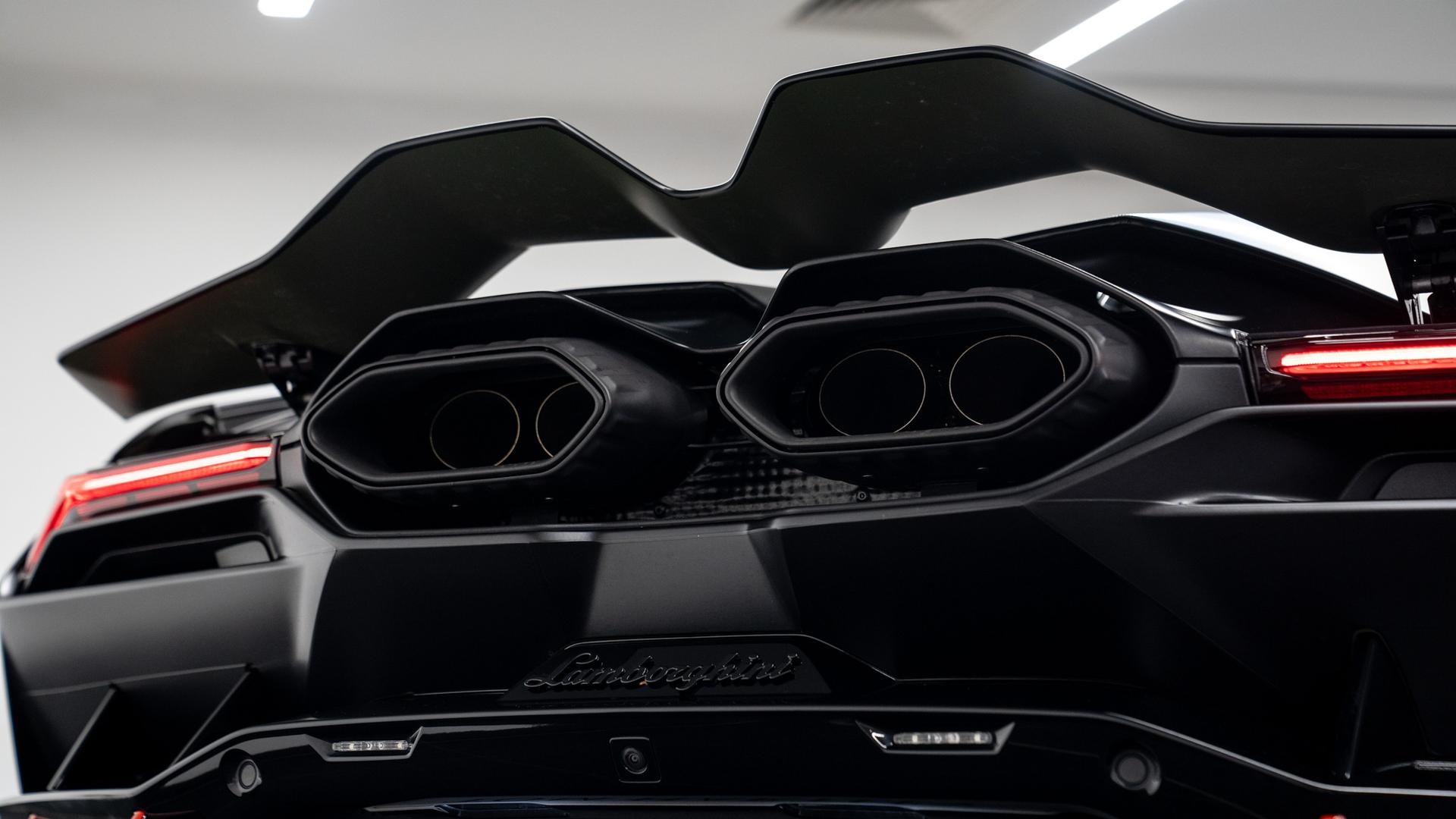 LAMBORGHINI Revuelto Photo 1e892e84-fa9d-4de1-b096-14e346266ac7.jpg