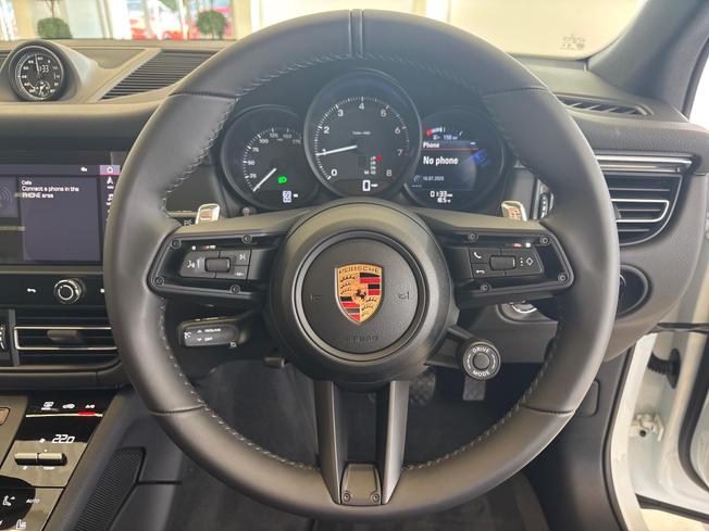 PORSCHE Macan Photo 17