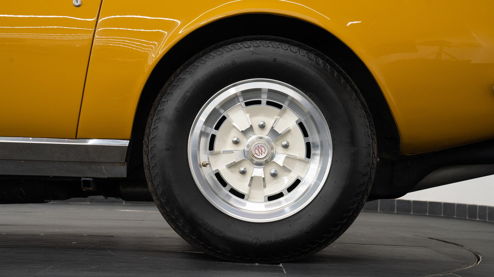 Aston Martin DBS Photo 1ee1d91b-c3e1-4967-b4da-7493b549836c.jpg