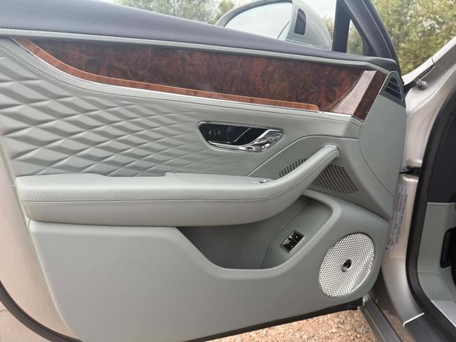 BENTLEY Flying Spur Photo 29