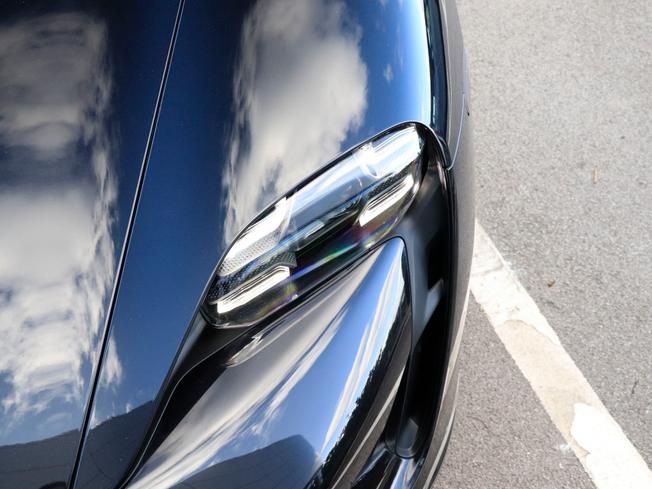 PORSCHE Taycan Photo 9
