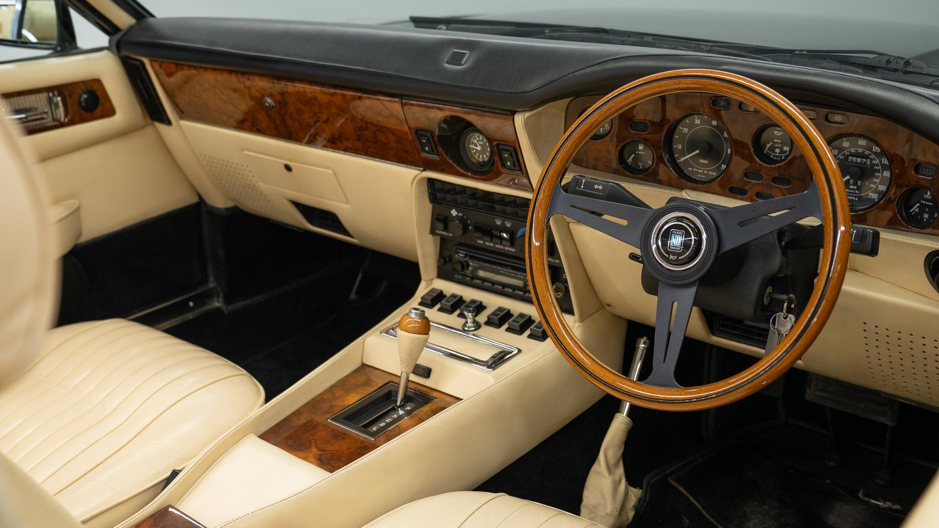 Aston Martin V8 Photo 1f081fad-020e-4cc3-a64b-d1c5c3003514.jpg
