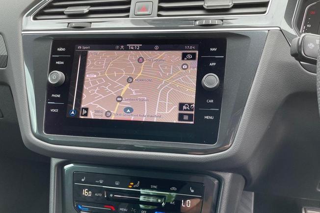 VOLKSWAGEN Tiguan Photo 28