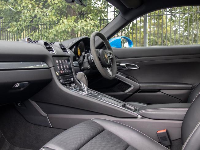 PORSCHE 718 Cayman Photo 3