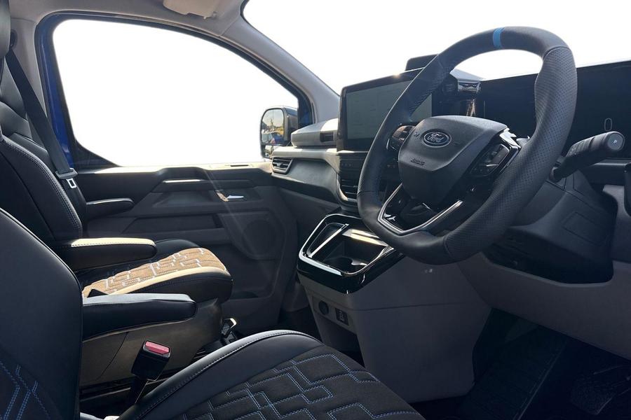 Ford TRANSIT CUSTOM Photo 1f1c48ee-546b-4e51-8a5d-cf9929463cec.jpg