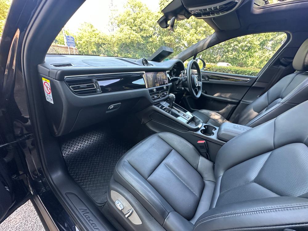 Used Porsche Macan RO22EWX 28