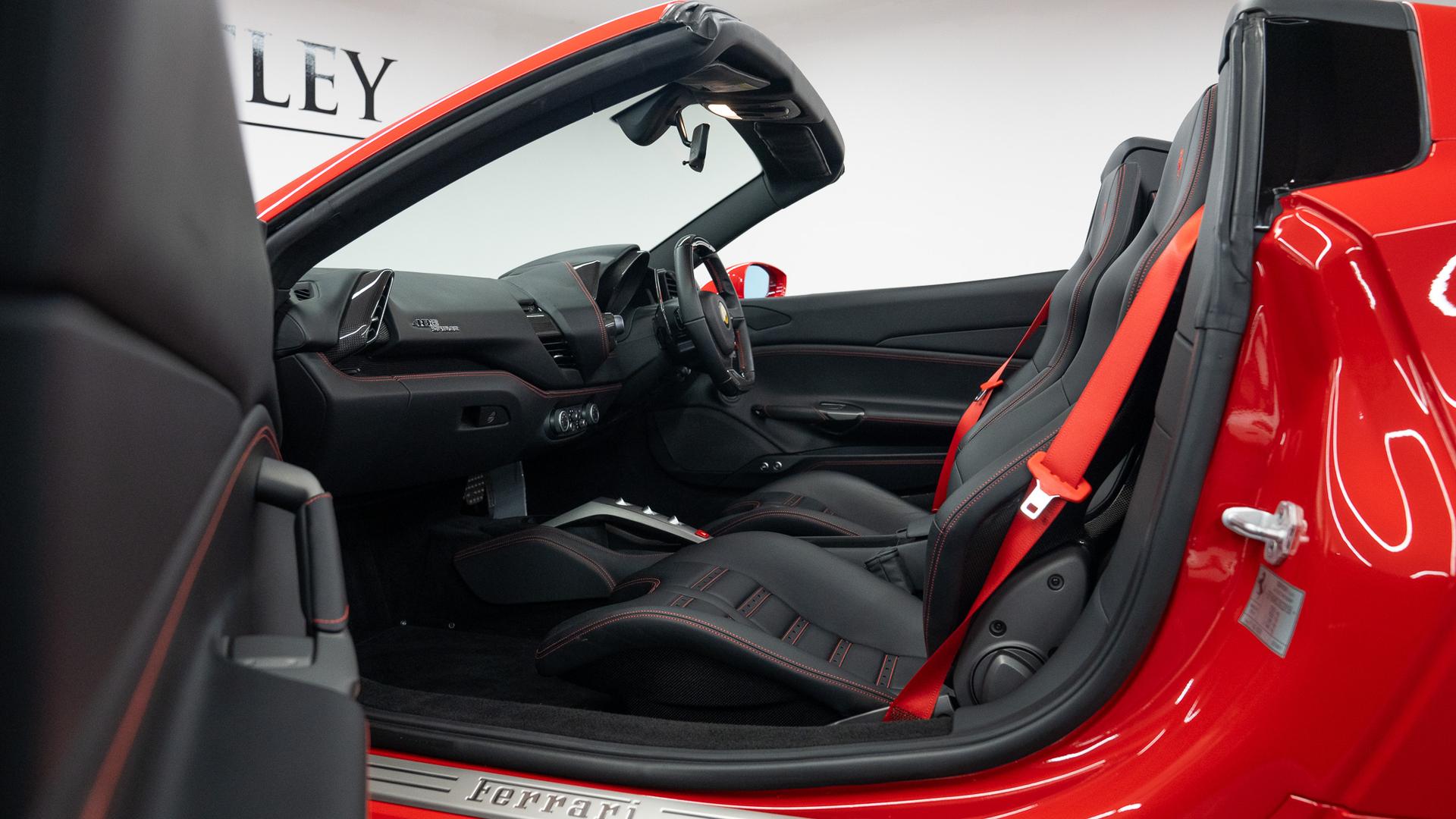 Ferrari 488 Photo 1f2c200b-d621-4c96-9713-d7fbd2939eb9.jpg
