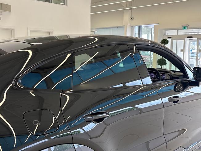 Porsche Cayenne Electric Photo 11