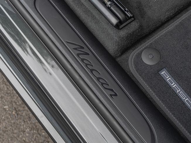 PORSCHE Macan Photo 19