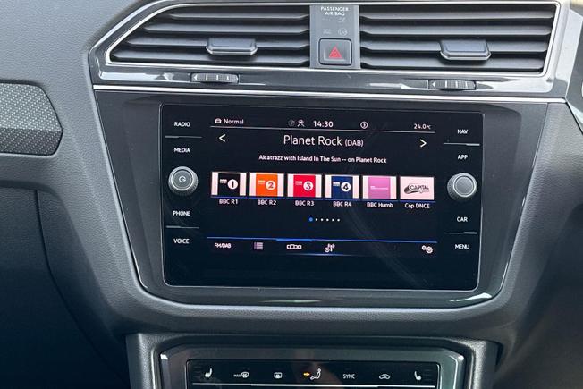VOLKSWAGEN Tiguan Photo 10