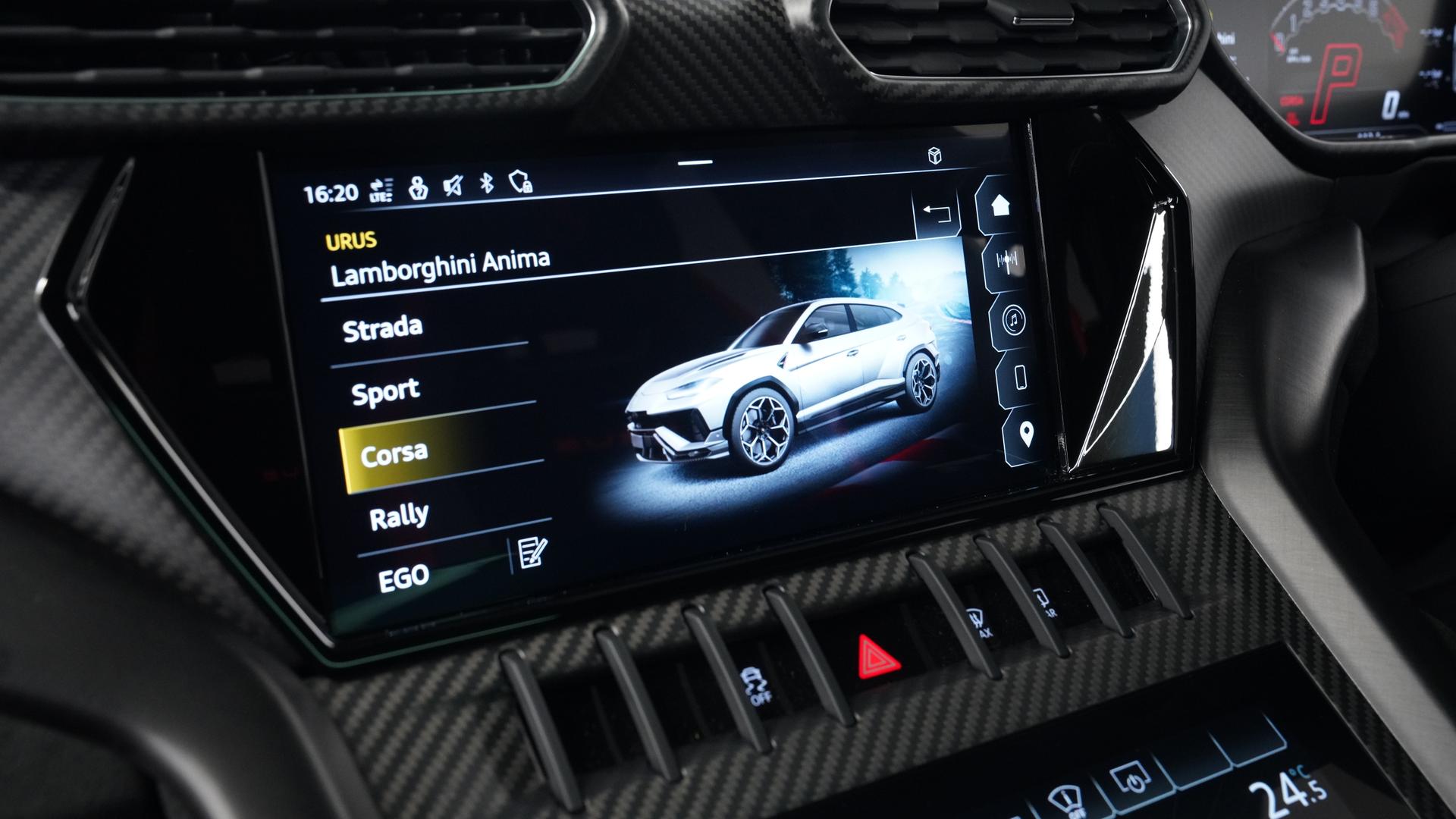 LAMBORGHINI Urus Photo 1fa5e9b8-7852-4b90-ae7a-e514ec1603c3.jpg