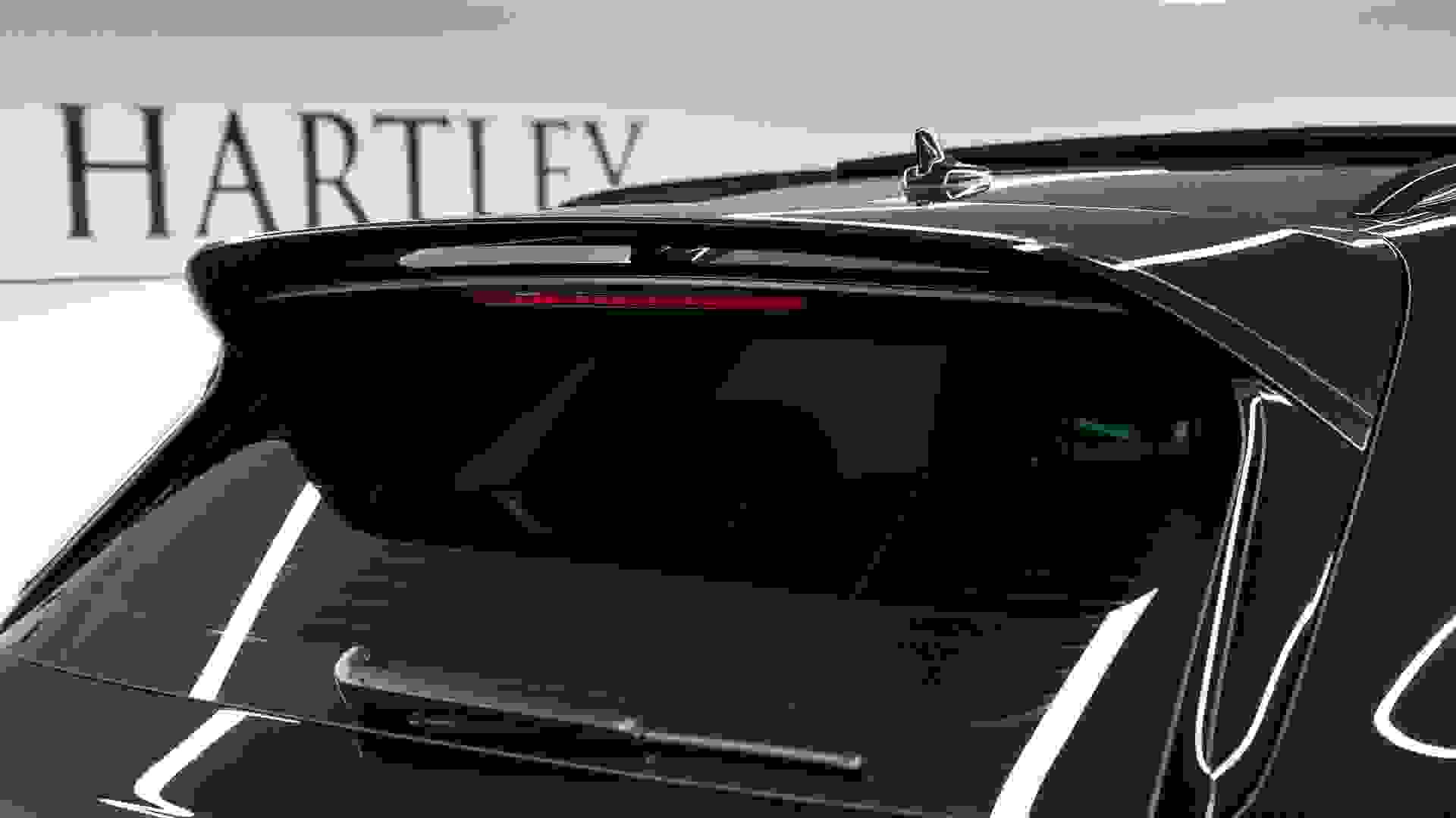 Bentley BENTAYGA Photo 1fcd7f7d-1798-48e5-aeda-a580900ff851.jpg