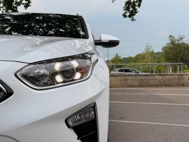 Kia Ceed Photo 1fd83f0a-4bce-458d-ab1e-381cfb608d19.jpg