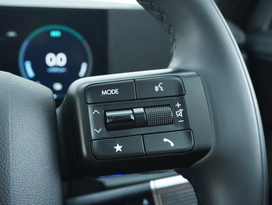 Hyundai Santa Fe Photo 1fd8a72e-605f-4b62-bf20-08595f0fade7.jpg
