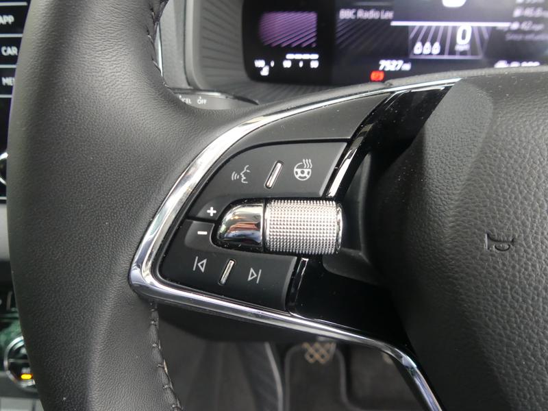 Skoda Karoq Photo 1fe5f92a-4b8a-4c9f-bc00-dfc65178f5e0.jpg