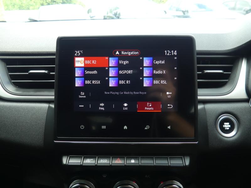 Renault Captur Photo 1fe92bcb-ad2f-423e-b29c-3e54d6e4625a.jpg
