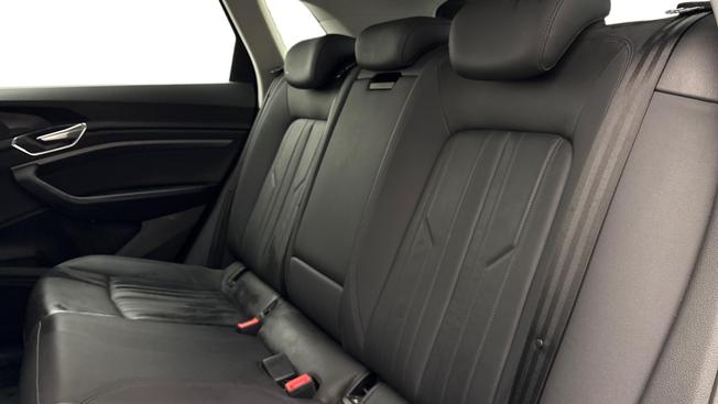 AUDI e-tron Photo 8