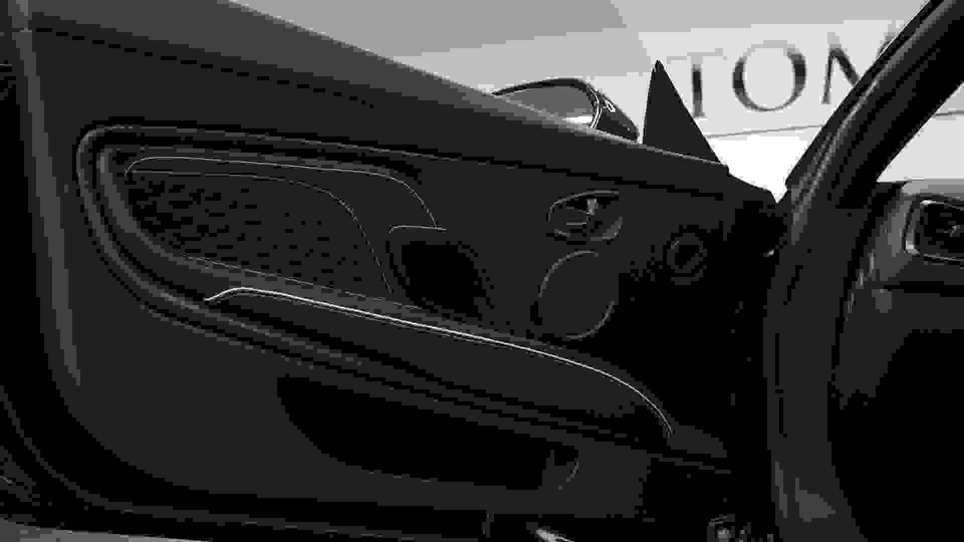 Aston Martin DBS SUPERLEGGERA Photo 2009e159-d1f3-429c-9ab8-a5cd244d3dcb.jpg