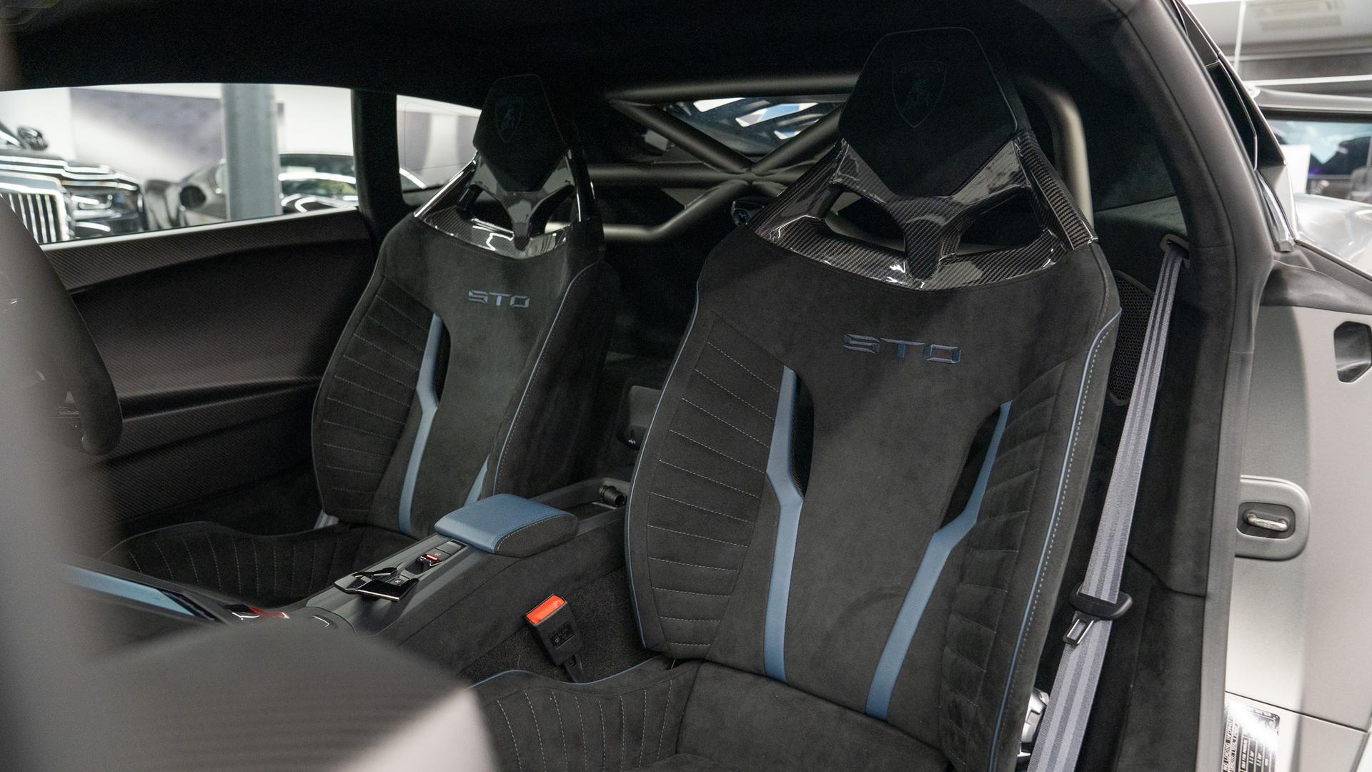 LAMBORGHINI Huracan Photo 200c680a-6289-4846-a179-9ca1d5bc340c.jpg