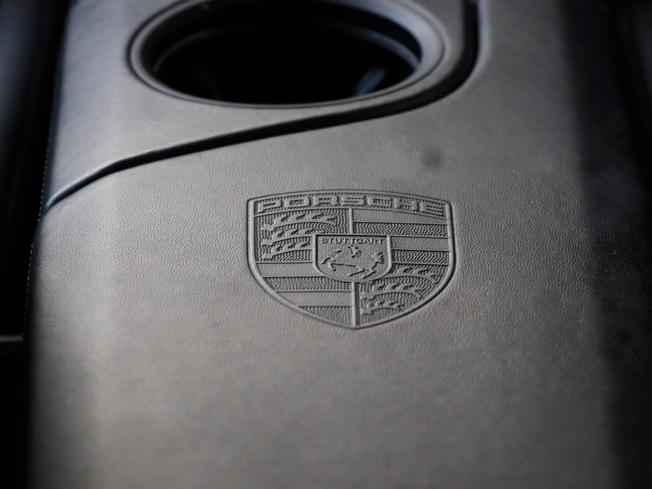 PORSCHE Taycan Photo 19
