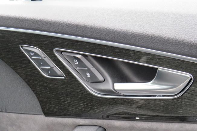 AUDI Sq7 Photo 12