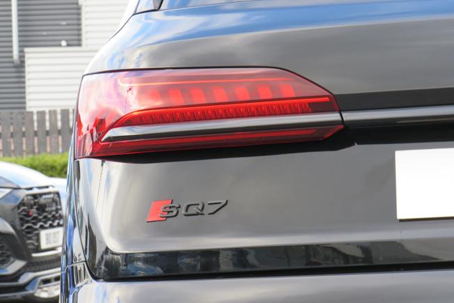 AUDI Sq7 Photo 43