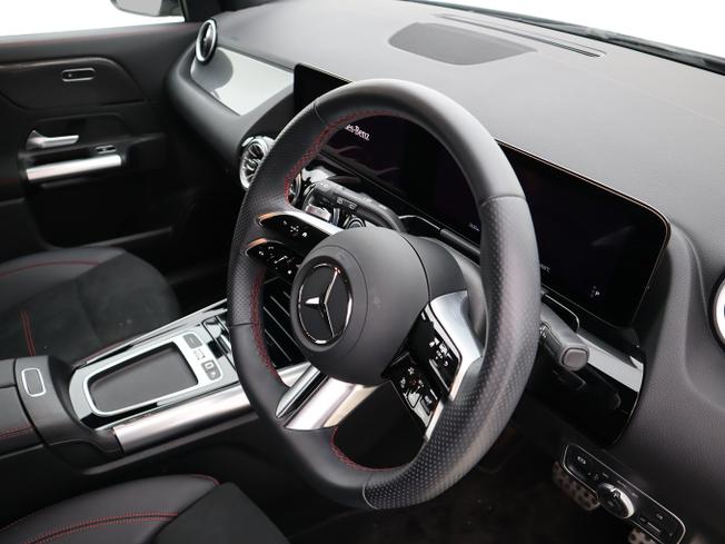 MERCEDES-BENZ GLA Photo 11