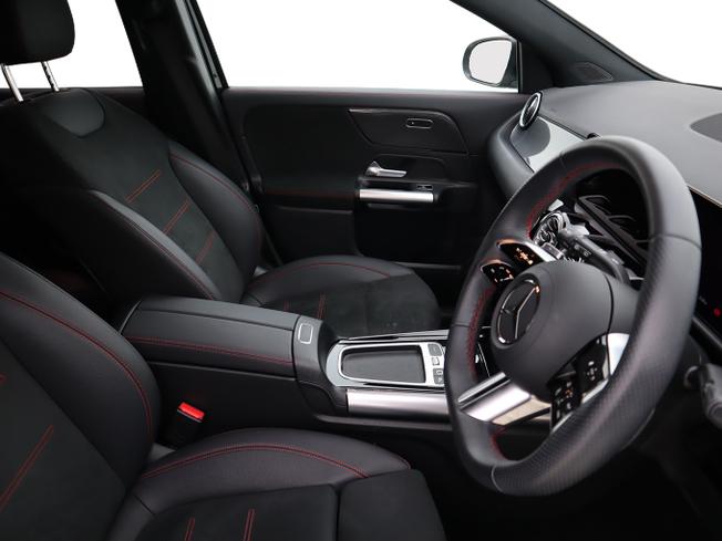 MERCEDES-BENZ GLA Photo 13