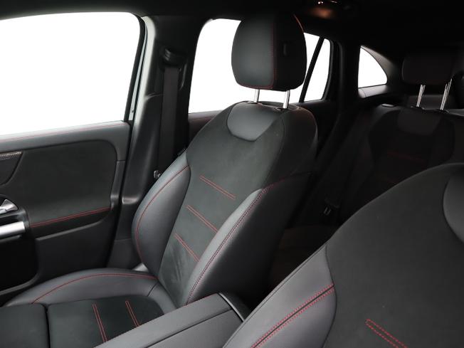 MERCEDES-BENZ GLA Photo 15