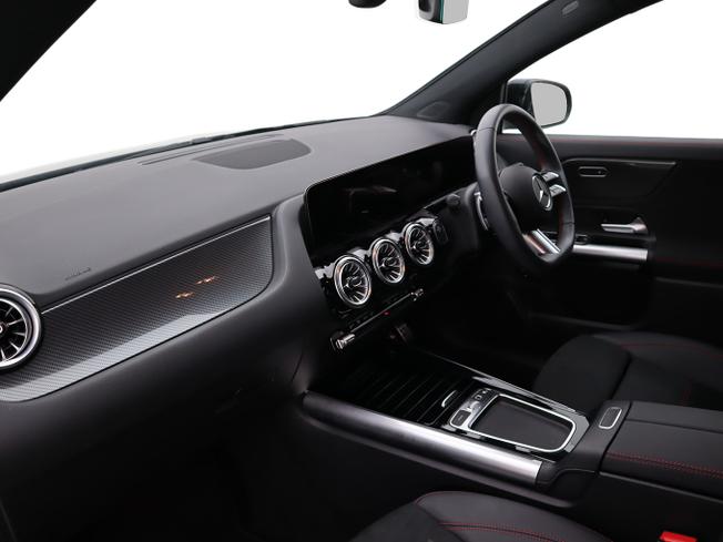 MERCEDES-BENZ GLA Photo 16