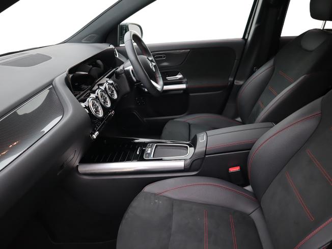 MERCEDES-BENZ GLA Photo 17