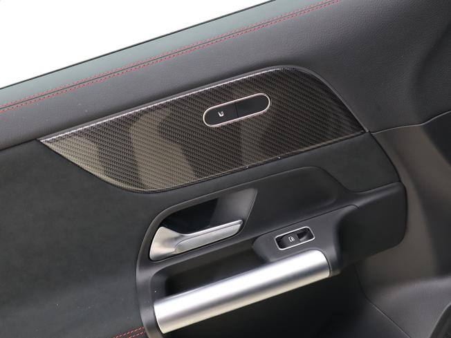 MERCEDES-BENZ GLA Photo 18