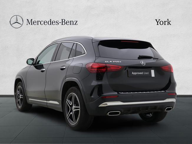 MERCEDES-BENZ GLA Photo 2