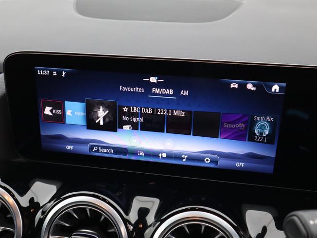 MERCEDES-BENZ GLA Photo 26