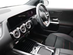 MERCEDES-BENZ GLA Photo 3