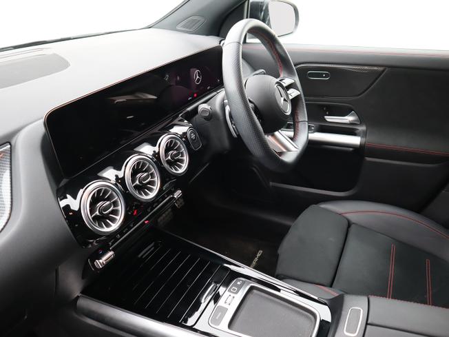 MERCEDES-BENZ GLA Photo 3
