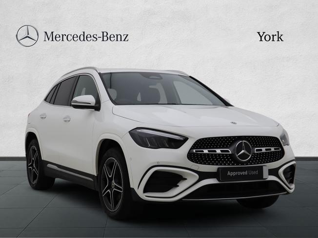 Mercedes-Benz GLA Photo 1