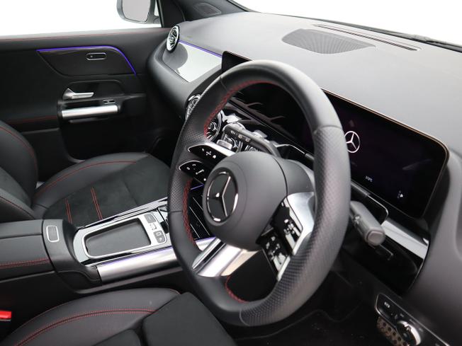 Mercedes-Benz GLA Photo 12