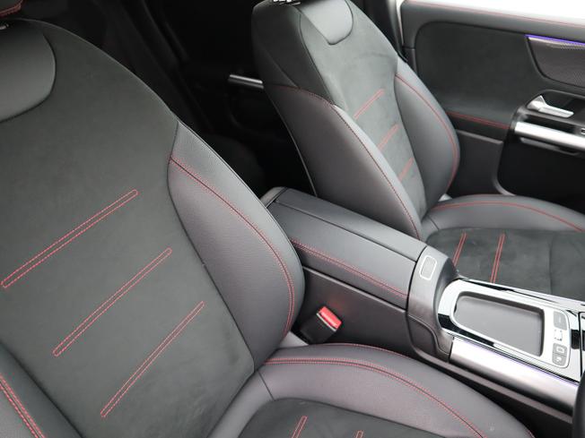 Mercedes-Benz GLA Photo 13