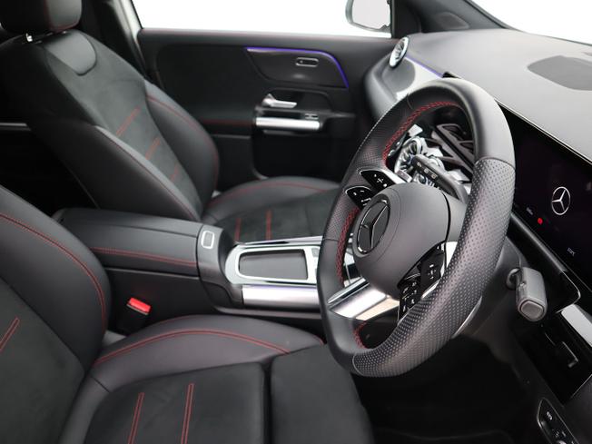 Mercedes-Benz GLA Photo 14