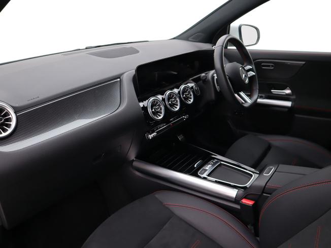 Mercedes-Benz GLA Photo 15