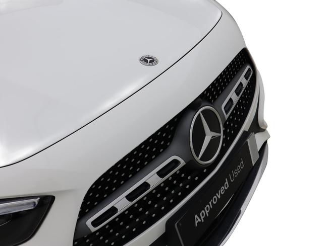 Mercedes-Benz GLA Photo 16