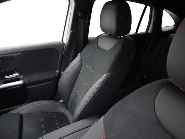 Mercedes-Benz GLA Photo 17