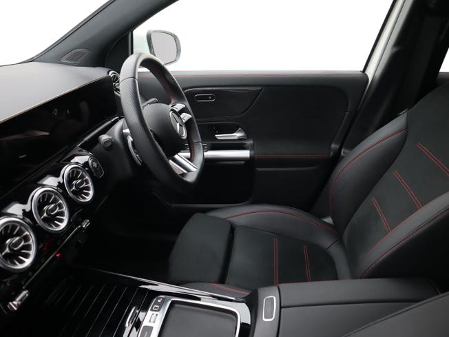 Mercedes-Benz GLA Photo 18