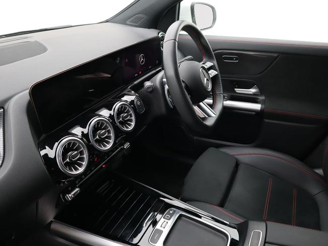 Mercedes-Benz GLA Photo 3